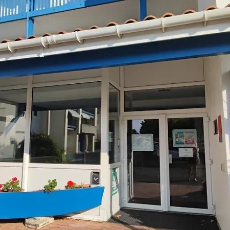 2 Pieces Proche De La De Socoa *